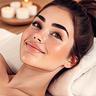 Elodie profite d’un moment paisible au spa